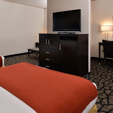 Holiday Inn Express & Suites Tacoma South - Lakewood By Ihg Exterior photo