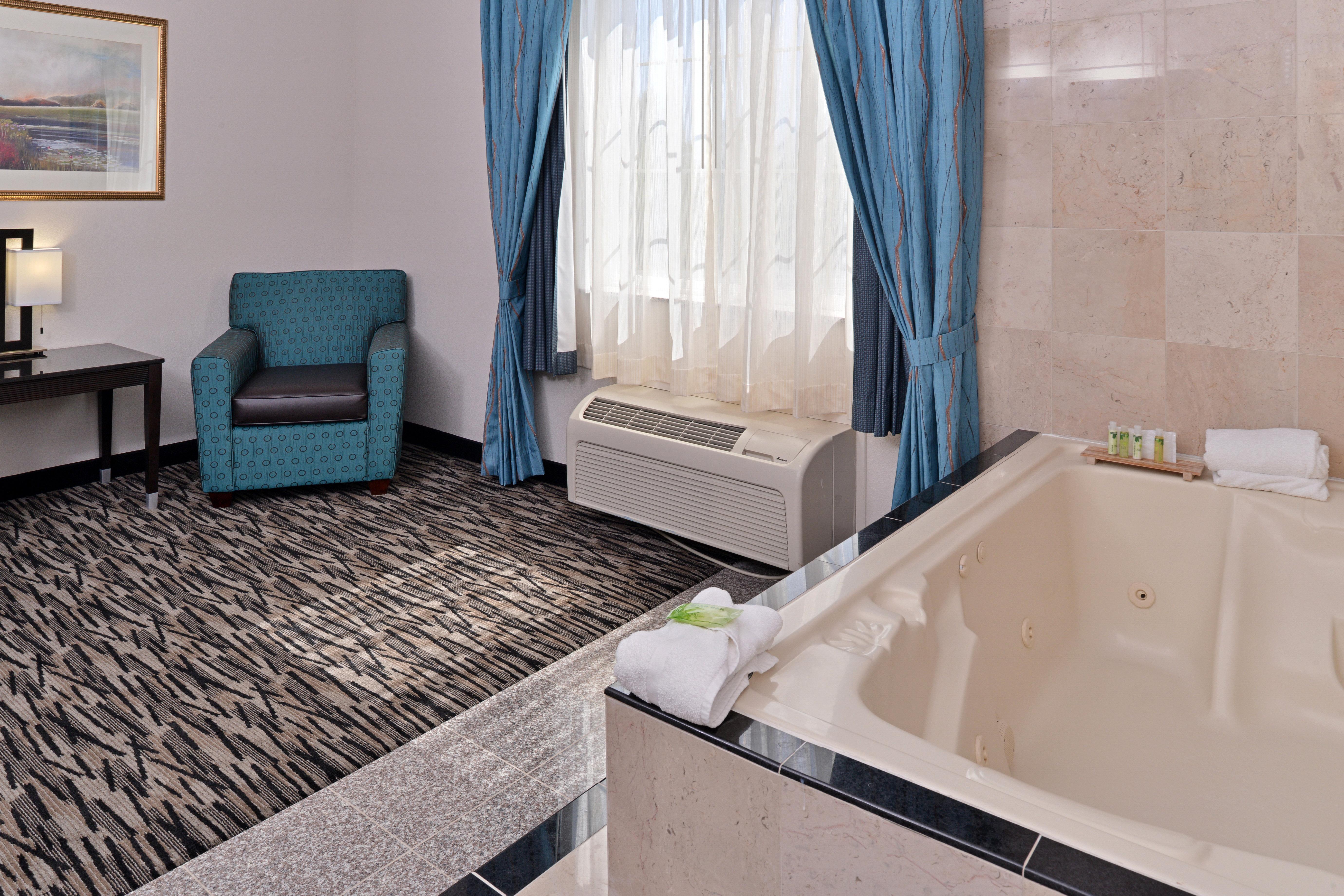 Holiday Inn Express & Suites Tacoma South - Lakewood By Ihg Exterior photo