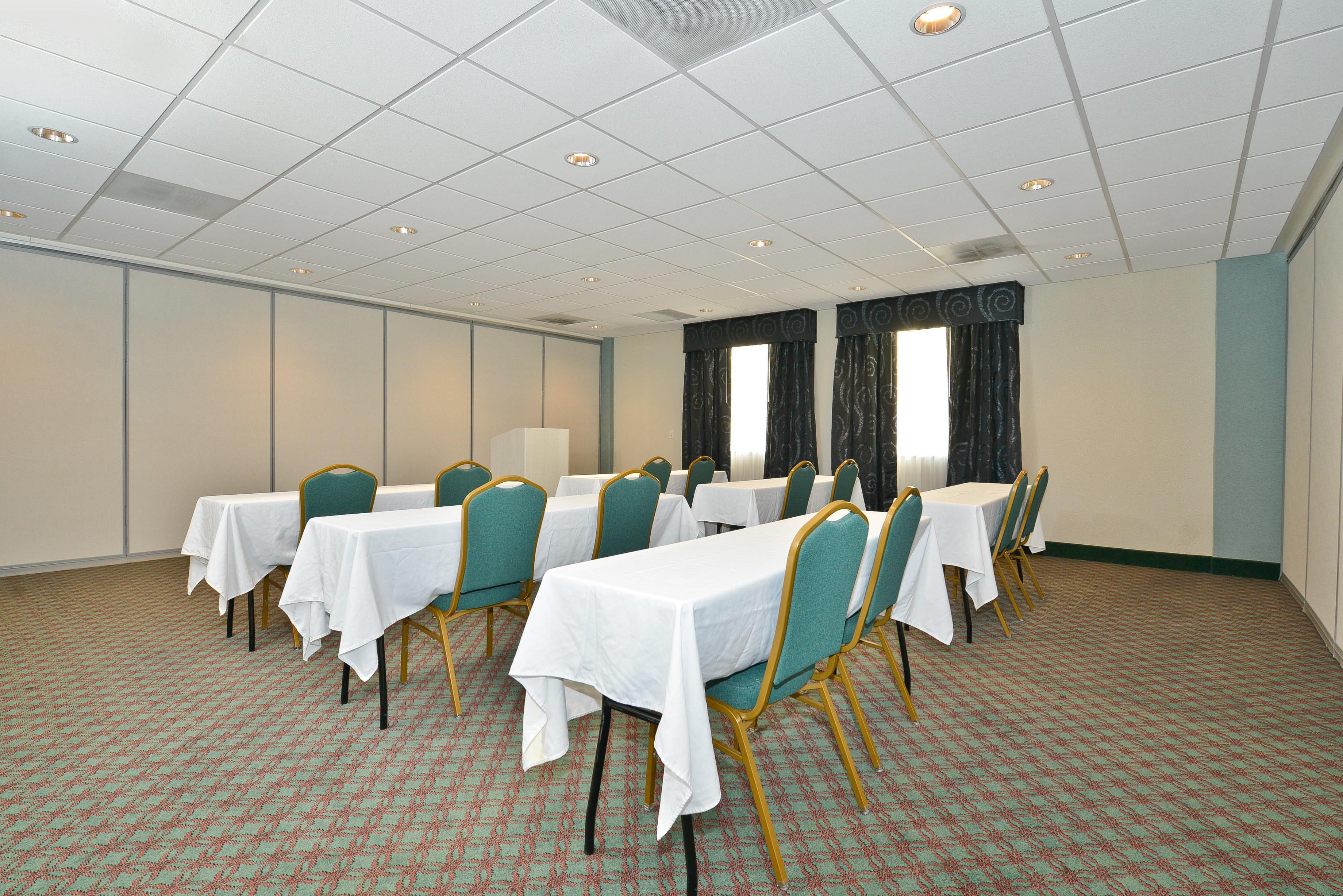 Holiday Inn Express & Suites Tacoma South - Lakewood By Ihg Exterior photo
